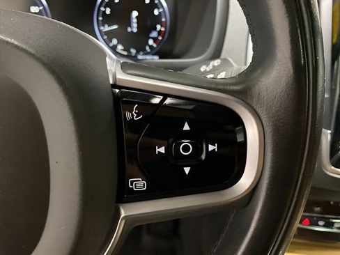Used 2019 Volvo XC90 T6 Momentum w/ Advanced Package AWD/4WD image 15
