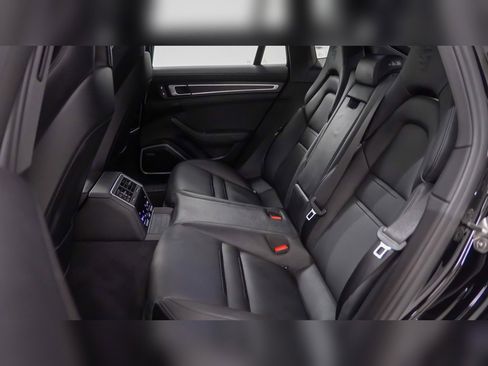 Certified 2022 Porsche Panamera Platinum Edition image 23