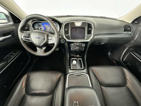 Used 2023 Chrysler 300 Touring L w/ Popular Equipment Group RWD image 10