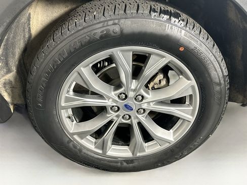 Used 2022 Ford Explorer XLT w/ Equipment Group 202A AWD/4WD image 11