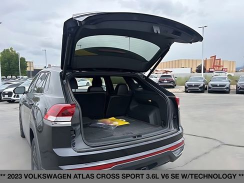 Used 2023 Volkswagen Atlas Cross Sport SE w/ Black Wheel Package AWD/4WD image 17