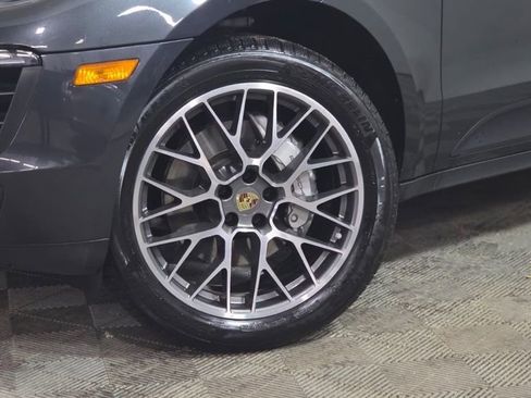 Used 2018 Porsche Macan S image 2