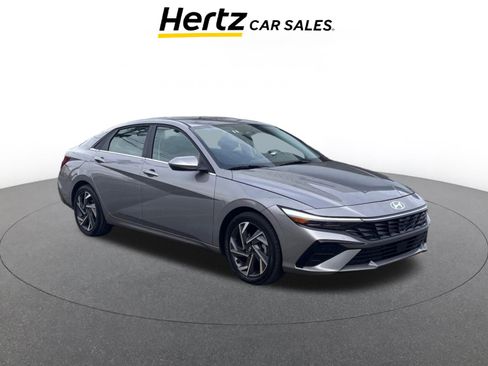 Used 2025 Hyundai Elantra SEL image 1