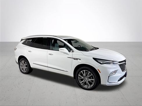 Used 2023 Buick Enclave Essence w/ Experience Buick Package AWD/4WD image 4