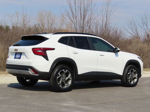 Certified 2025 Chevrolet Trax LT FWD image 3