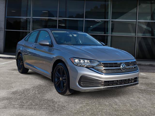 Used 2022 Volkswagen Jetta SE w/ Panoramic Sunroof Package FWD image 2