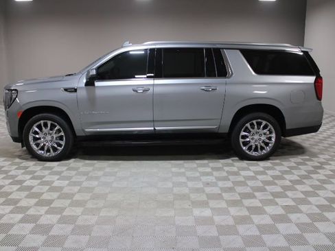 Used 2024 GMC Yukon XL Denali AWD/4WD image 8