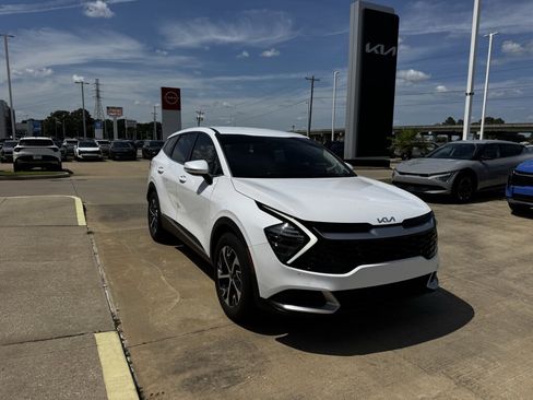 Certified 2025 Kia Sportage EX FWD image 8