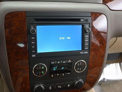 Used 2011 Chevrolet Avalanche LTZ AWD/4WD image 14