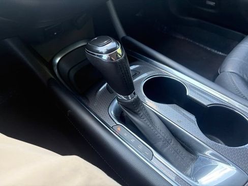 Used 2018 Chevrolet Malibu LT w/ Leather Package FWD image 11