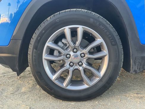 Used 2024 GMC Terrain SLT image 31