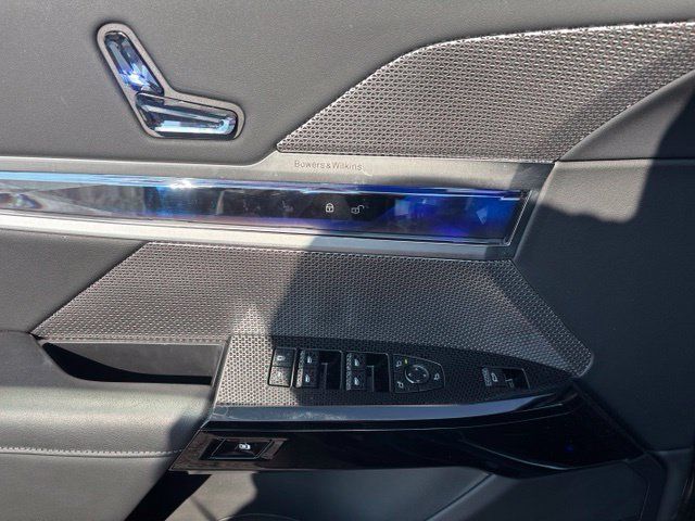 Used 2025 BMW 760i xDrive AWD/4WD image 12