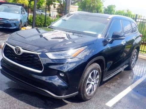 Used 2023 Toyota Highlander XLE image 1
