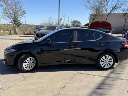 Used 2025 Nissan Sentra S image 9