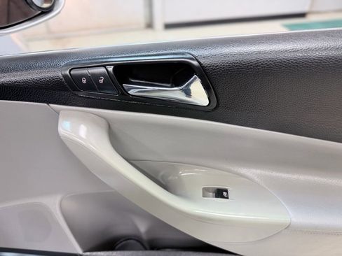 Used 2007 Volkswagen Passat 2.0T image 32