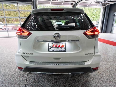 Used 2017 Nissan Rogue SV w/ SV Premium Package AWD/4WD image 3