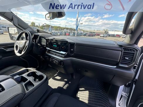 Used 2025 Chevrolet Silverado 2500 LT w/ Convenience Package AWD/4WD image 3