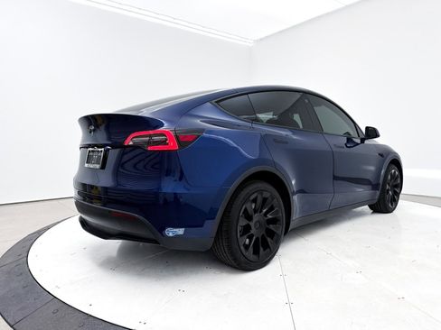 Used 2021 Tesla Model Y Long Range image 15