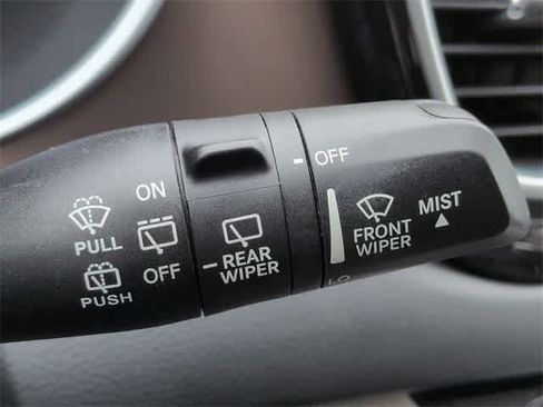 Used 2018 Chrysler Pacifica Touring-L Plus w/ Tire & Wheel Group image 27