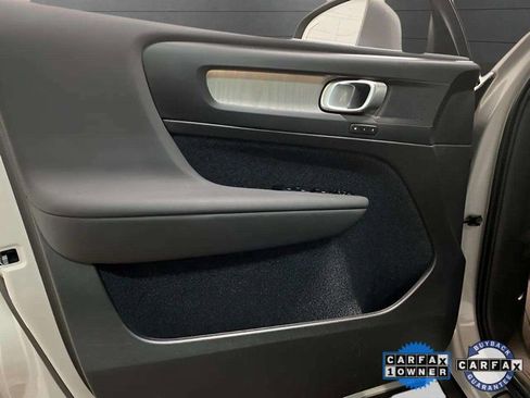 Used 2025 Volvo XC40 B5 Core image 31