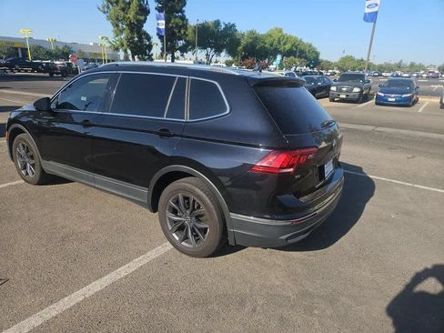 Used 2023 Volkswagen Tiguan SE AWD/4WD image 5