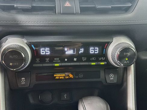 Certified 2022 Toyota RAV4 XLE w/ Convenience Package FWD image 14