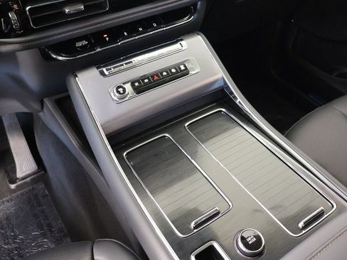 New 2026 Lincoln Aviator AWD w/ Jet Appearance Package image 8