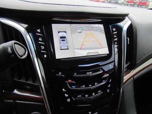 Used 2015 Cadillac Escalade Premium image 21