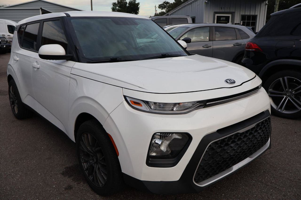 Used 2021 Kia Soul LX FWD image 3