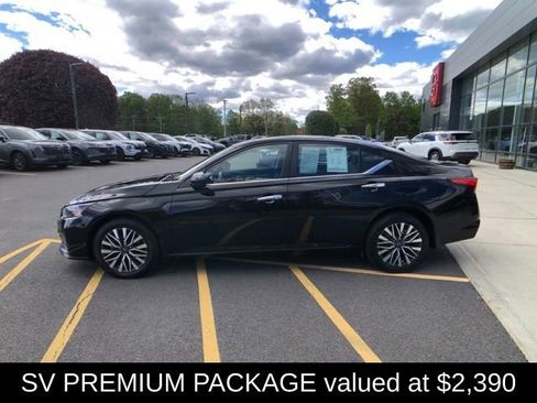 Used 2023 Nissan Altima 2.5 SV w/ SV Premium Package AWD/4WD image 3