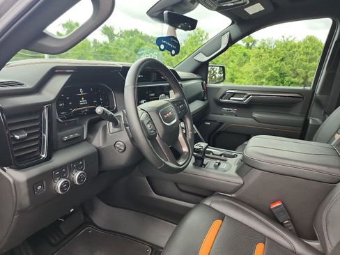Certified 2025 GMC Sierra 1500 AT4 w/ AT4 Premium Package AWD/4WD image 17