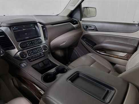 Used 2019 Chevrolet Tahoe LT w/ LT Signature Package image 23