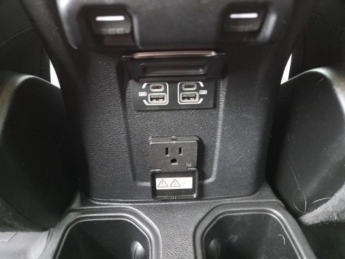 Used 2022 Jeep Gladiator Overland w/ Cold Weather Group image 50