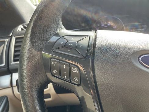 Used 2018 Ford Explorer XLT w/ Equipment Group 202A AWD/4WD image 11