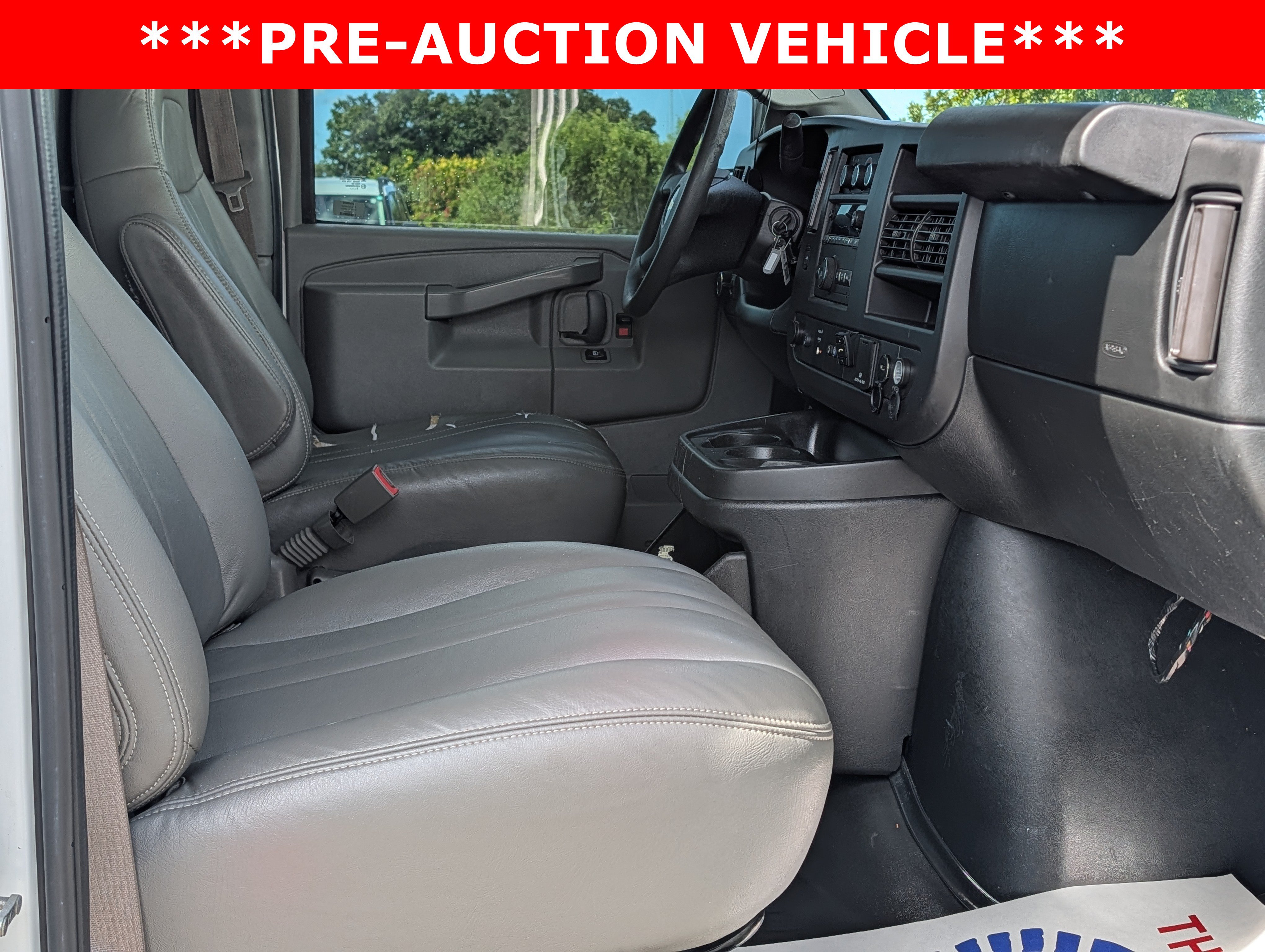 Used 2018 Chevrolet Express 2500 w/ Driver Convenience Package RWD image 16