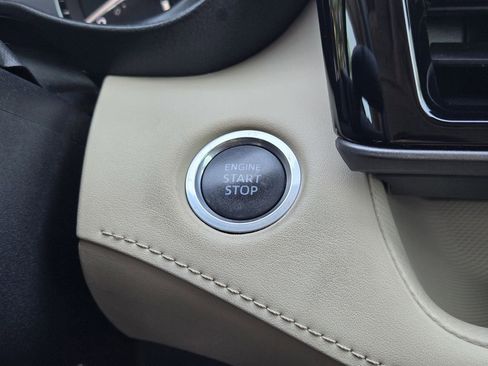 Used 2020 Toyota Highlander XLE FWD image 22