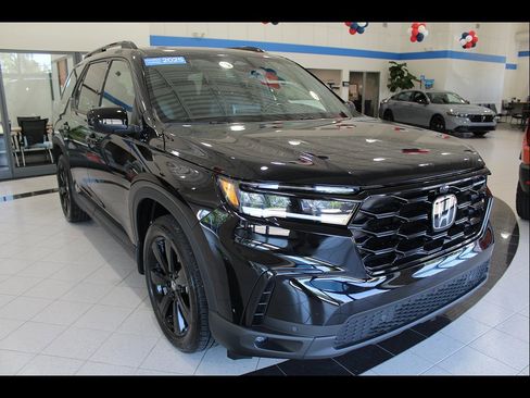 Certified 2025 Honda Pilot Black Edition image 3