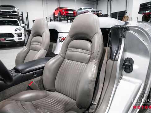 Used 1999 Chevrolet Corvette Convertible w/ Memory Pkg image 18