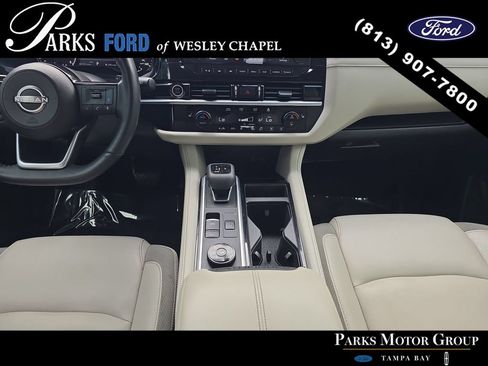 Used 2023 Nissan Pathfinder SL AWD/4WD image 14