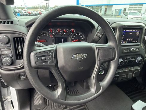 Used 2025 Chevrolet Silverado 2500 Custom w/ Custom Convenience Package image 16