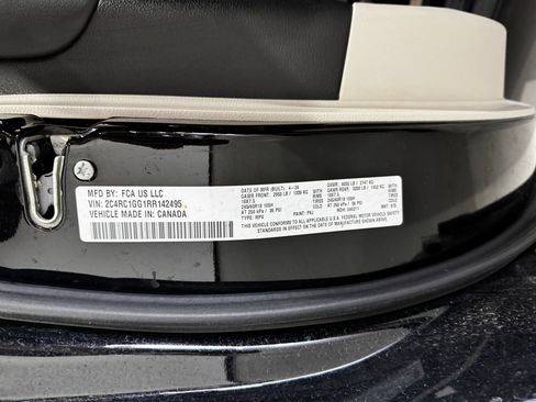 Used 2024 Chrysler Pacifica Limited FWD image 47
