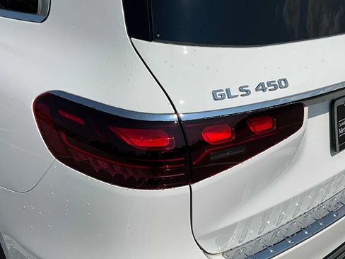 Certified 2026 Mercedes-Benz GLS 450 4MATIC image 32