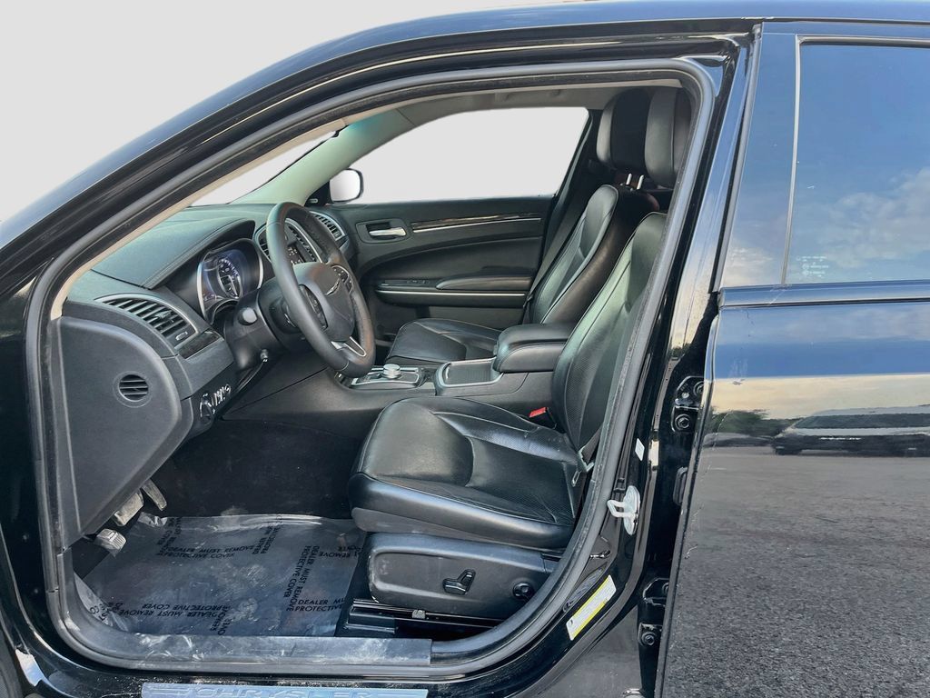 Used 2022 Chrysler 300 Touring L w/ Comfort Group RWD image 20