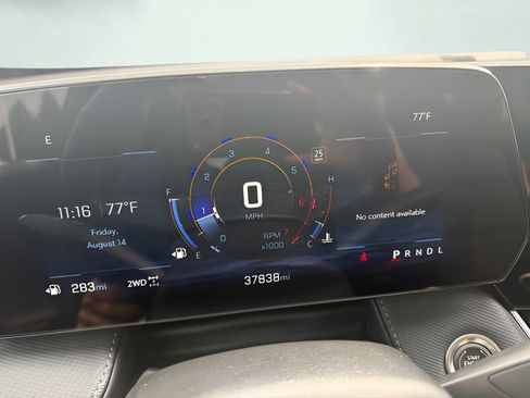 Used 2025 Chevrolet Equinox LT AWD/4WD image 3