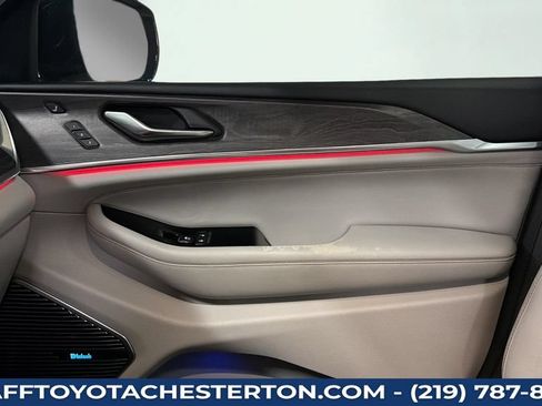 Used 2021 Jeep Grand Cherokee L Overland w/ Luxury Tech Group IV AWD/4WD image 26