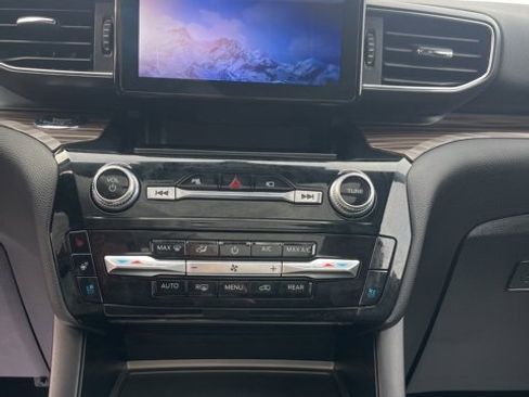 Used 2022 Ford Explorer Limited w/ Equipment Group 301A image 15