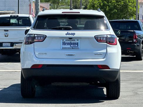 Used 2022 Jeep Compass Latitude w/ Convenience Group AWD/4WD image 5
