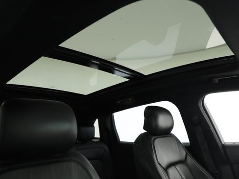 Used 2020 Lincoln Nautilus Reserve w/ Equipment Group 202A image 5