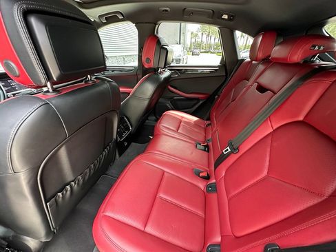 Certified 2023 Porsche Macan AWD/4WD image 36