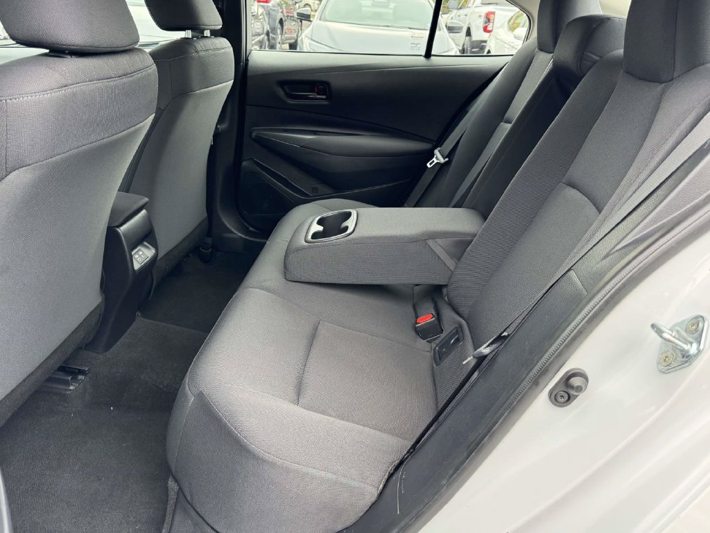 Used 2025 Toyota Corolla LE FWD image 17